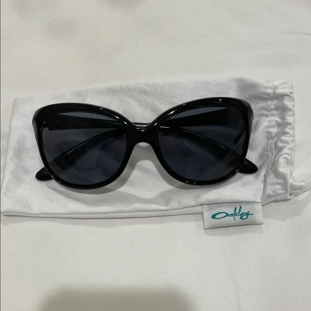 Oakley Women's Black Cat-Eye Sunglasses with Dark Lenses with protective sleeve